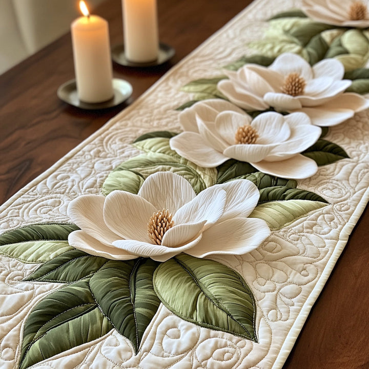 Magnolia Blomst Quiltet Bordløber