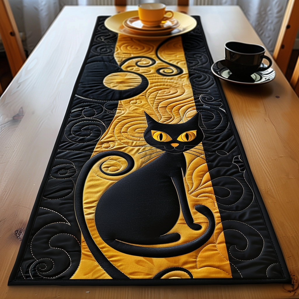 Måneskin Kat Elegance Quilted Table Runner