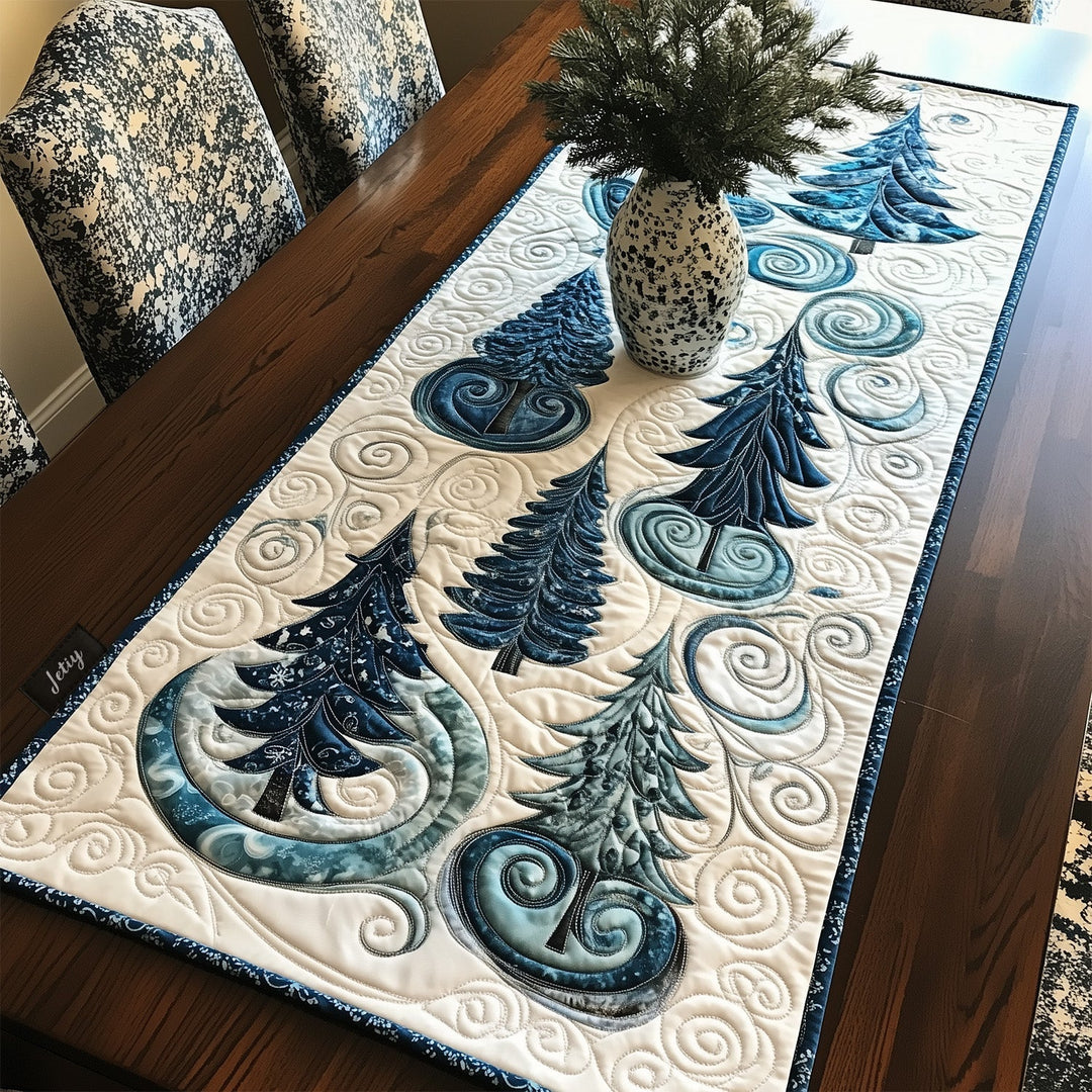 Snefyldt Fyrre Delight Quiltet Bordløber